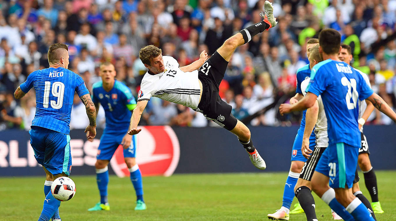 Once again, Thomas Müller put everything into the match © AFP/Getty Images
