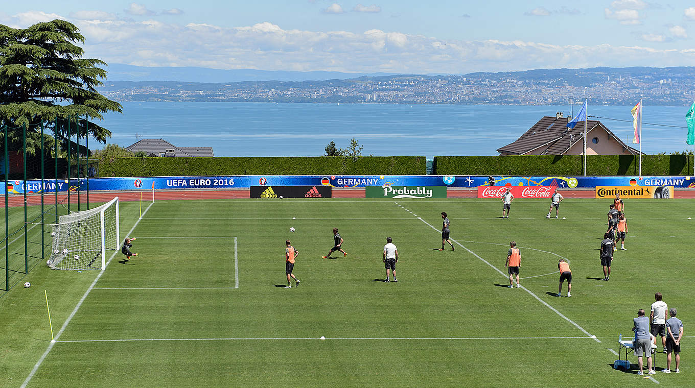 Dem Training nach dem 3:0 gegen die Slowakei folgt ein freier Tag: das DFB-Team in Évian © GES/Marvin Guengoer