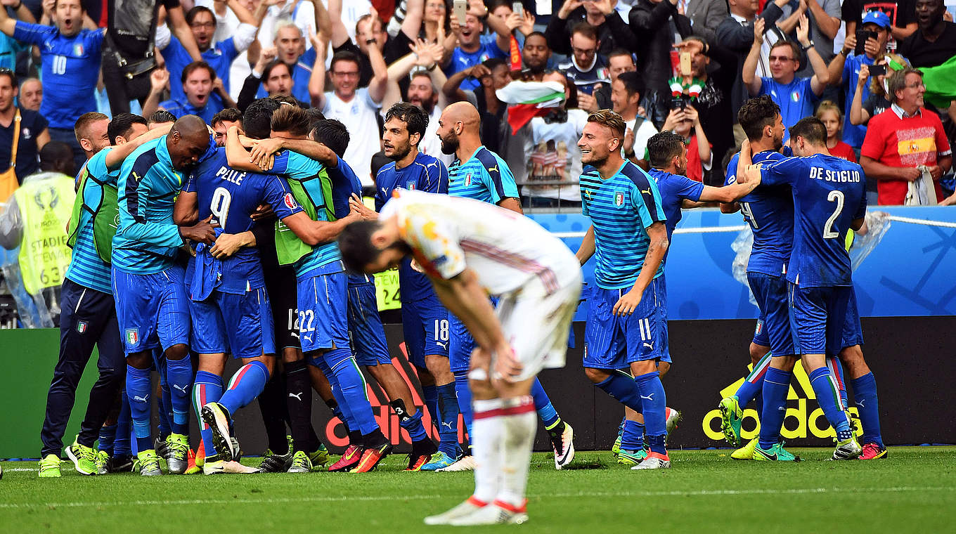 Delight for Italy, sorrow for Spain: The Squadra Azzurra win 2-0 © 2016 Stanley Chou