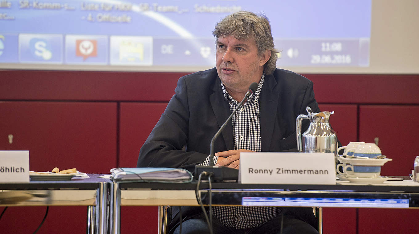 DFB-Vizepräsident Zimmermann: "Diese direkte Kommunikation ist sehr sinnvoll" © 2016 Getty Images