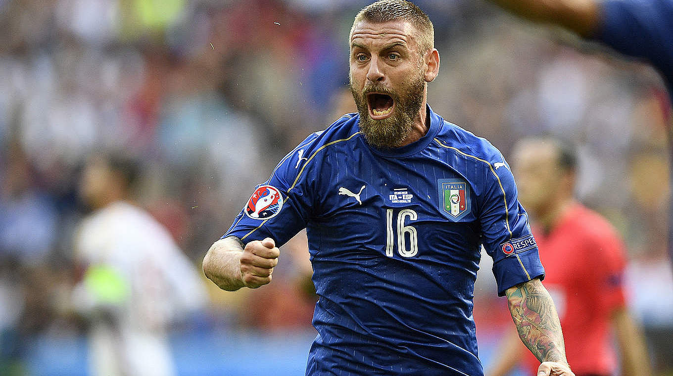 De Rossi suffered serious bruising to his thigh against Spain © ©AFP/Getty Images