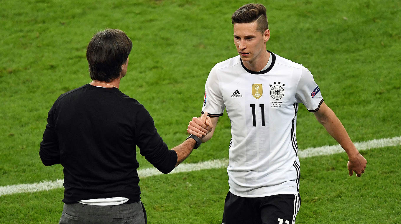 Kehrt gegen die Slowakei zurück in  die Startelf: Julian Draxler (r.) © AFP/Getty Images