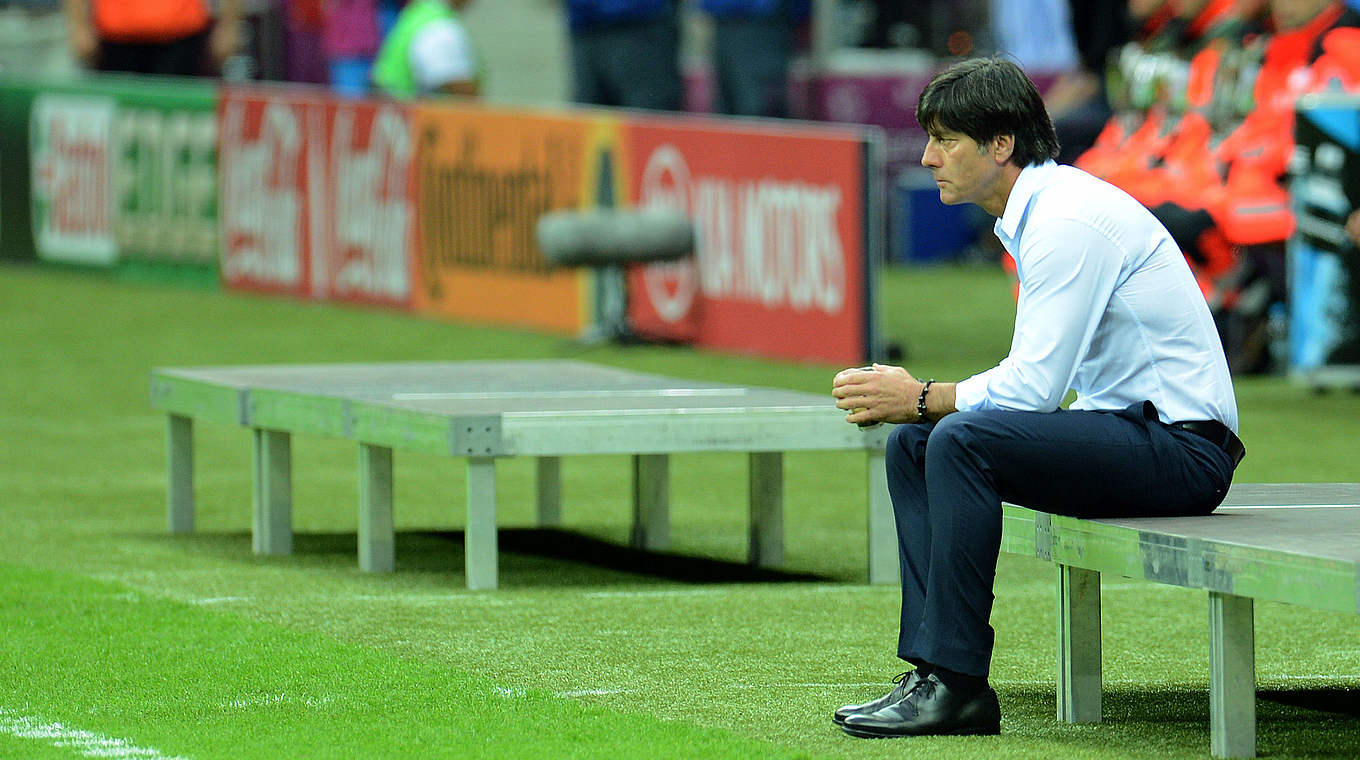 Die Leere nach dem EM-Aus 2012: Joachim Löw muss das 1:2 gegen Italien verdauen © AFP/Getty Images