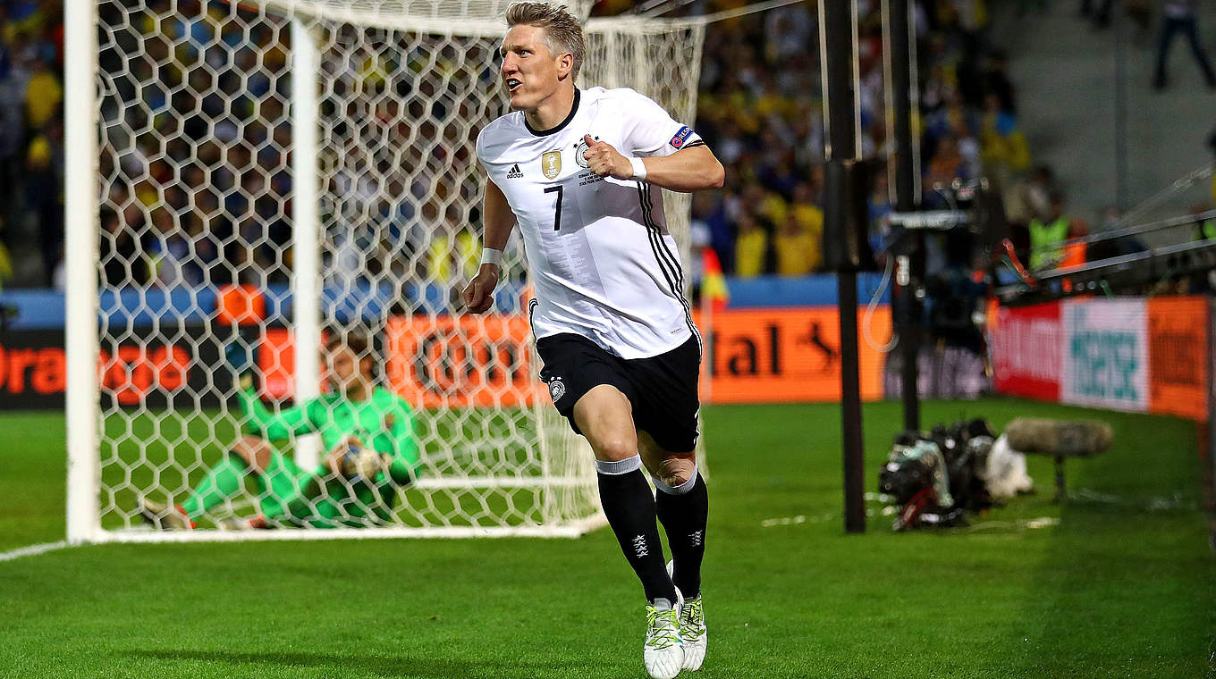 Schweinsteiger (v.) nach seinem Jokertor: "Der Ball war gar nicht so einfach zu machen" © Getty Images