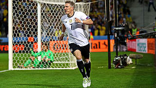 Schweinsteiger (v.) nach seinem Jokertor: 