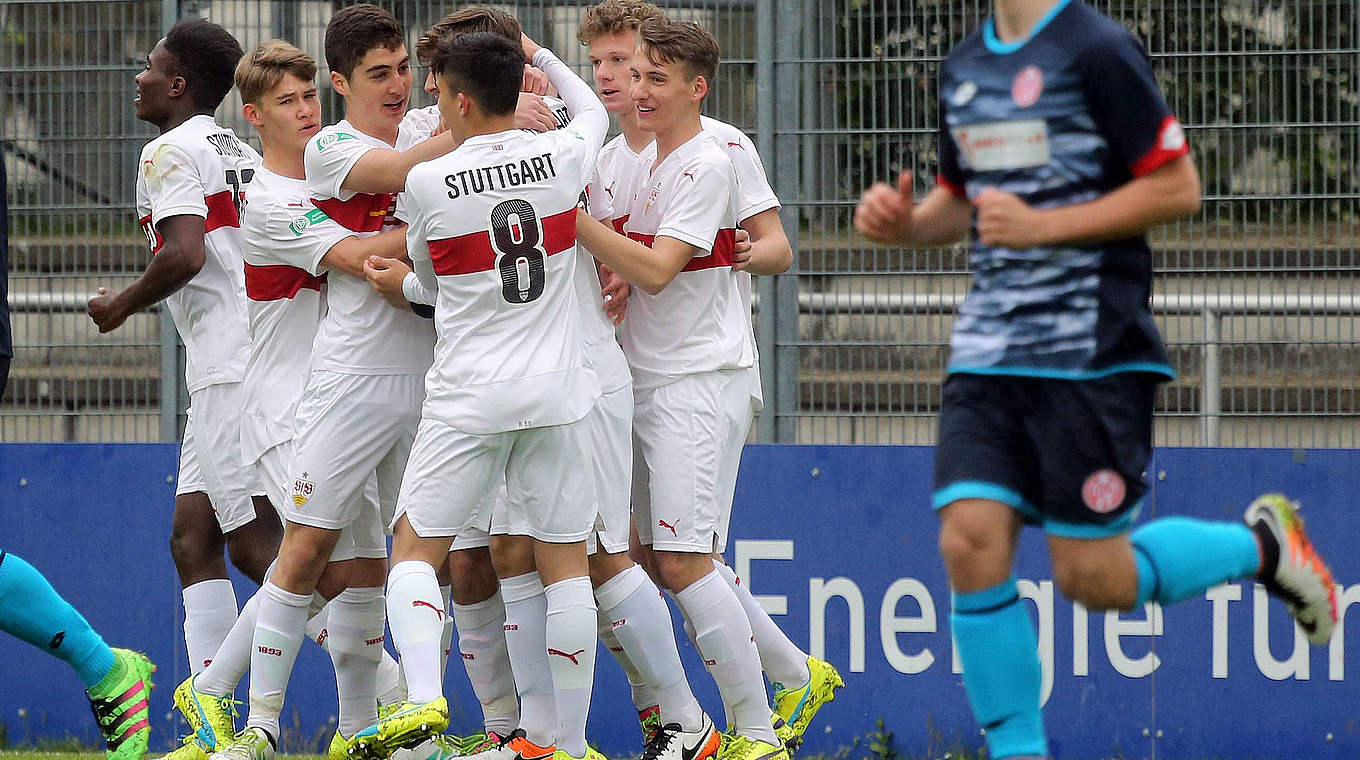 Geübte Jubler: Die U 17-Junioren des VfB Stuttgart wollen über Bayern ins Halbfinale © imago