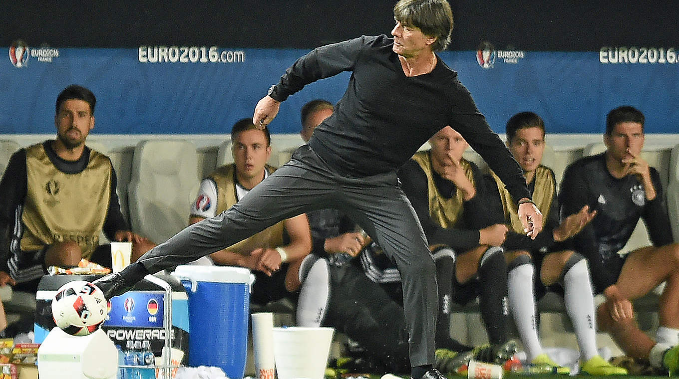 Engagiert in der Coaching-Zone: Bundestrainer Joachim Löw © AFP/GettyImages