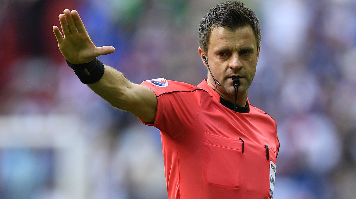 Pfeift das Halbfinale Deutschland vs. Frankreich in Marseille: der Italiener Nicola Rizzoli © MARTIN BUREAU/AFP/Getty Images