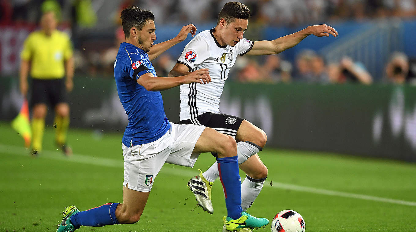 "Für mich war es auch einleuchtend": Julian Draxler gegen Italien erst mal auf der Bank © 2016 Getty Images