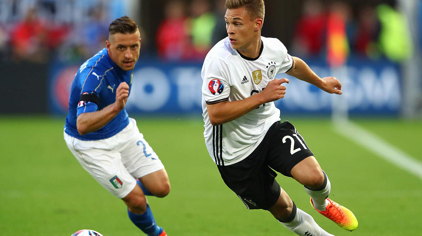 Dreimal in Serie in der deutschen Startelf: EM-Debütant Joshua Kimmich (r.) vom FCB © 2016 Getty Images