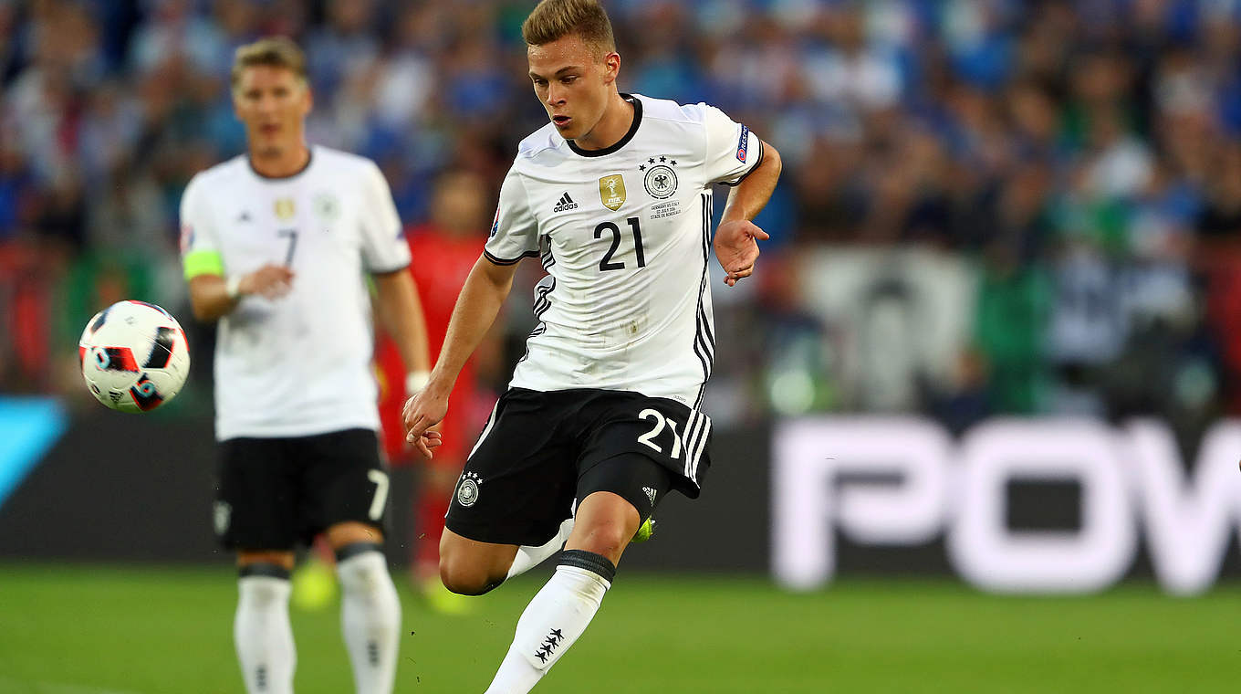 Joshua Kimmich (v.) zur Zeit beim Nationalteam: "Sechs Wochen gehen so schnell rum" © 2016 Getty Images