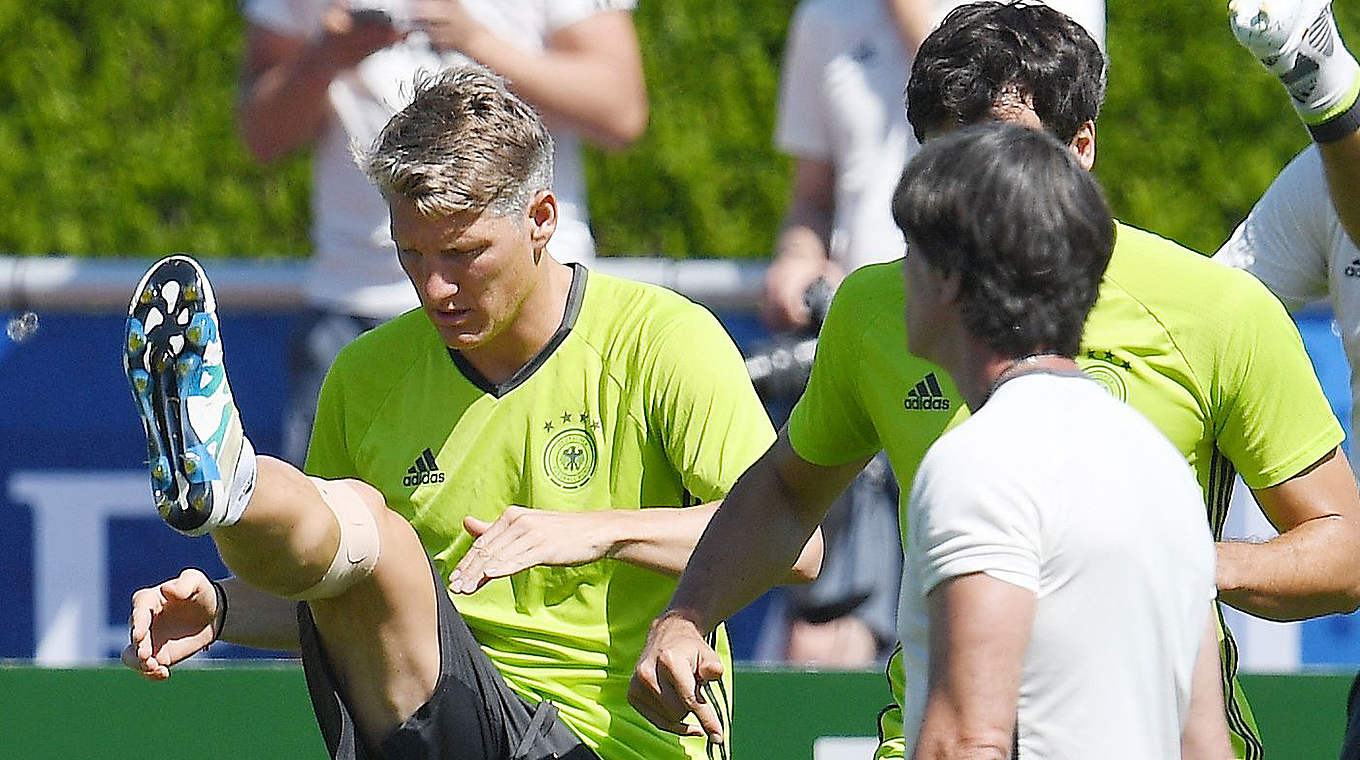 Startet im Halbfinale gegen Frankreich: Kapitän Bastian Schweinsteiger (l.) © GES/Markus Gilliar