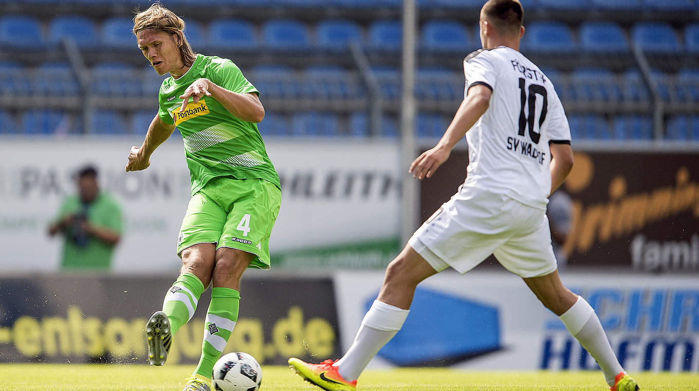 Sieg im Testspiel: Jannik Vestergaard (l.) beim Debüt für Mönchengladbach © 2016 Getty Images