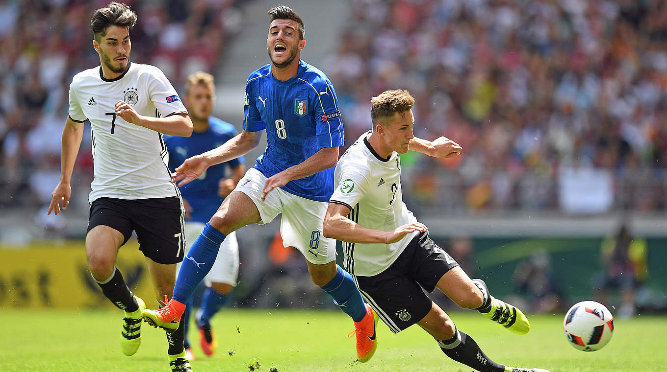 Germany's rising stars threw everything they had at the Italy U19s but it was to no avail © 2016 Getty Images