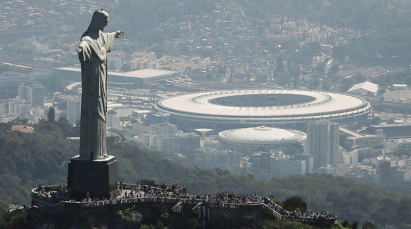 Bereit für die Olympischen Spiele: das Maracana am Fuße der Christus-Statue © 2016 Getty Images