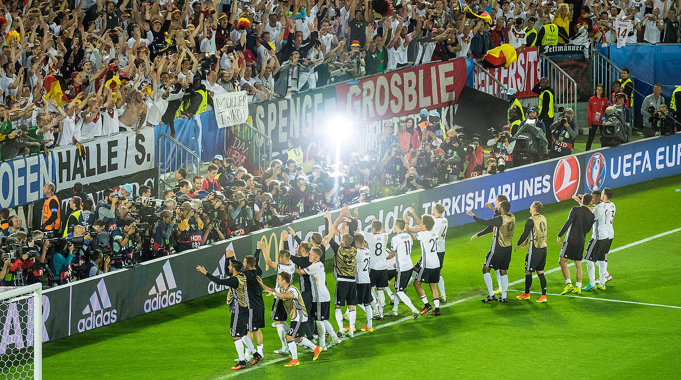 Nach dem Erreichen des EM-Halbfinals weiter Weltranglisten-Vierter: das DFB-Team © GES/Helge Prang