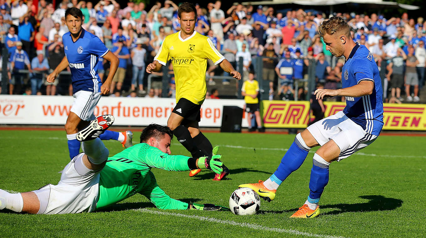 Testspielerfolg für Schalke um Johannes Geis (r.): Sieg gegen Wanne-Eickel © 2016 Getty Images