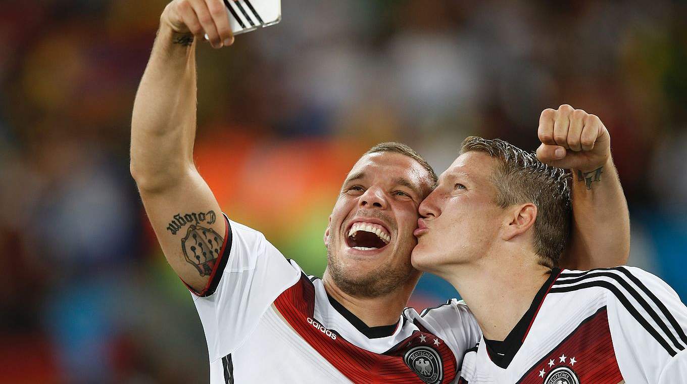 Podolski: "Danke dafür, Teil dieses legendären Selfies zu sein" © Getty Images