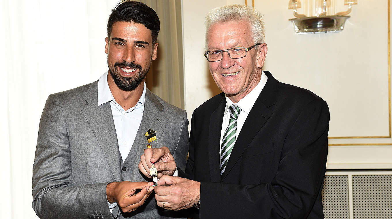 Khedira was rewarded for his charity work © Staatsministerium Baden-Württemberg/Reiner Pfisterer                           