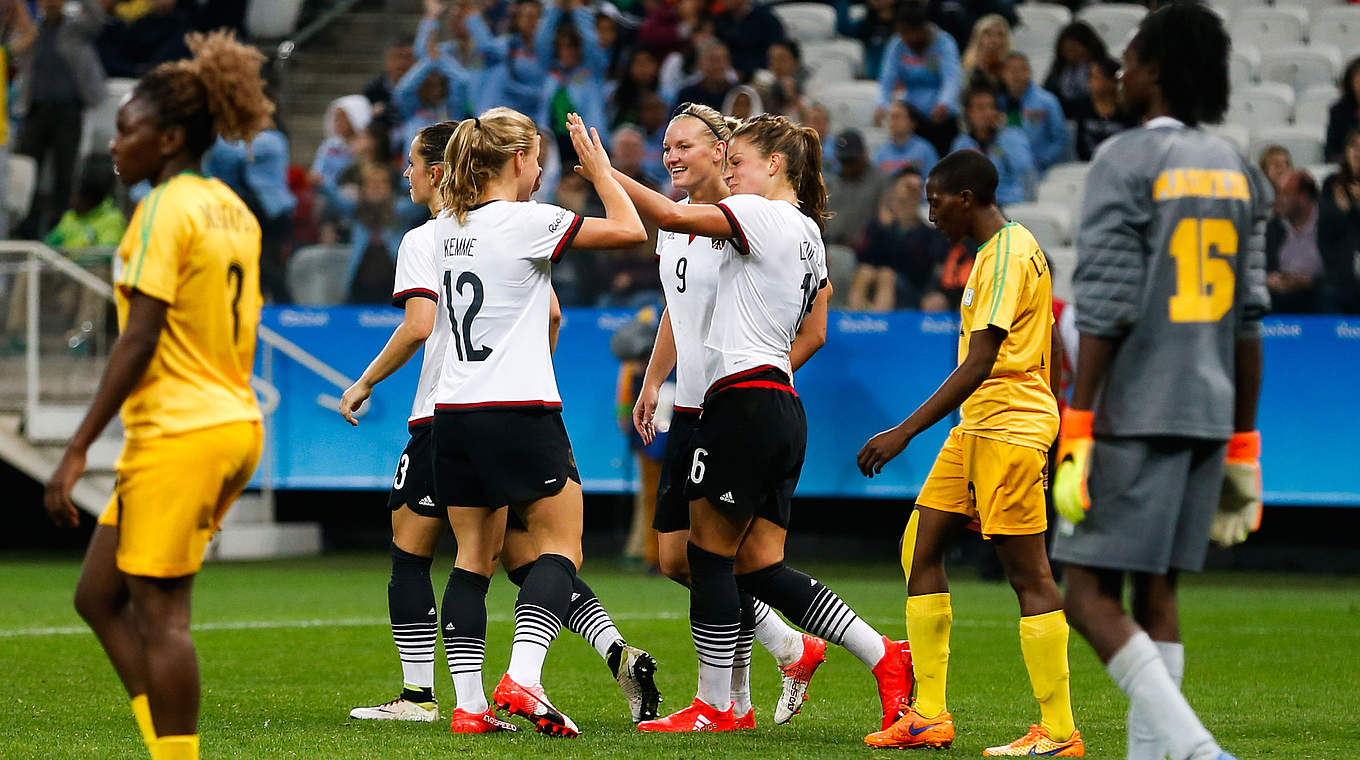 Klarer Sieg: Am Ende kann die deutsche Auswahl einen 6:1-Erfolg im ersten Olympiaspiel feiern. © 2016 Getty Images