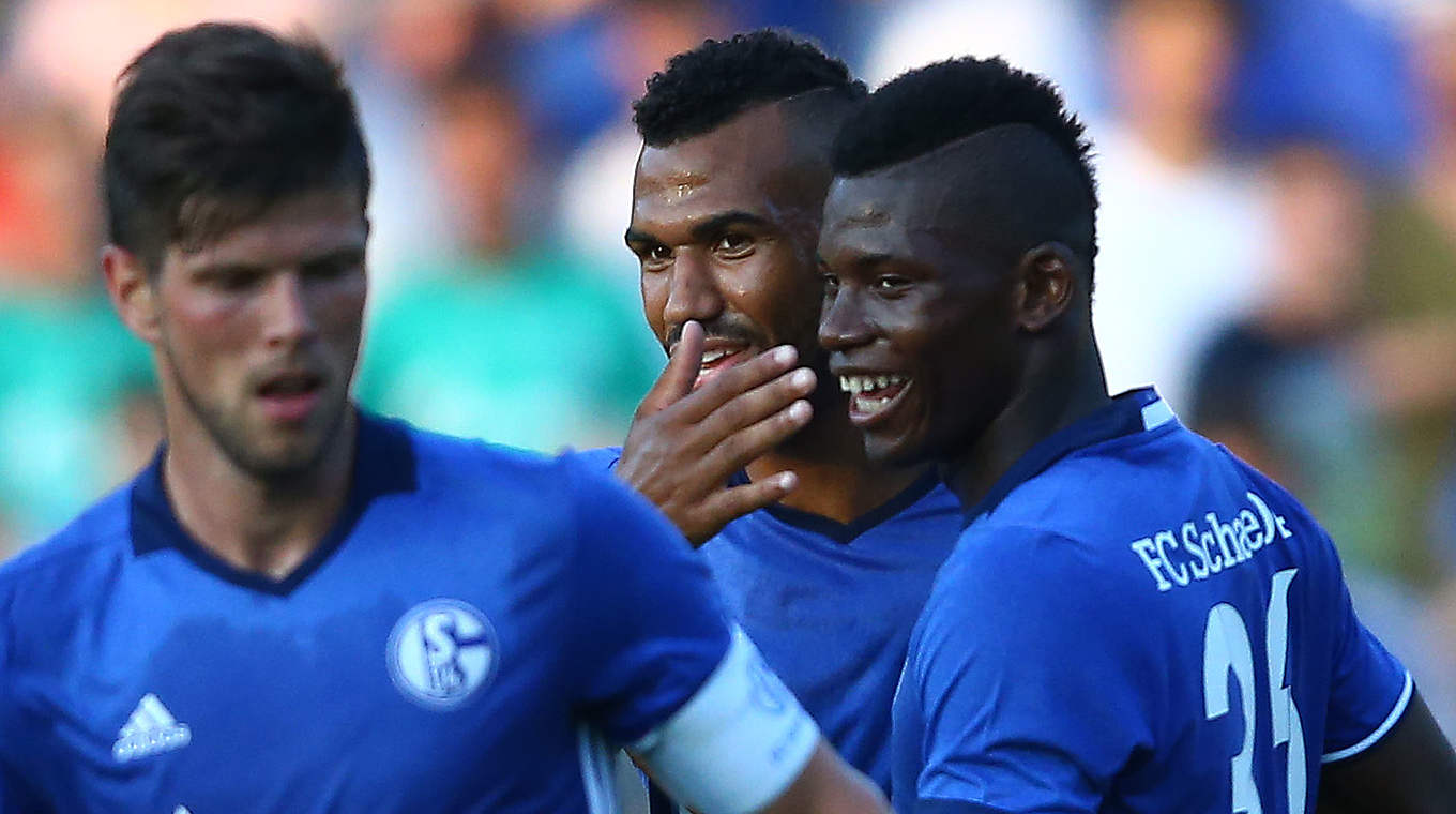 Sieg für Schalke: Freude bei Choupo-Moting und Embolo © 2016 Getty Images
