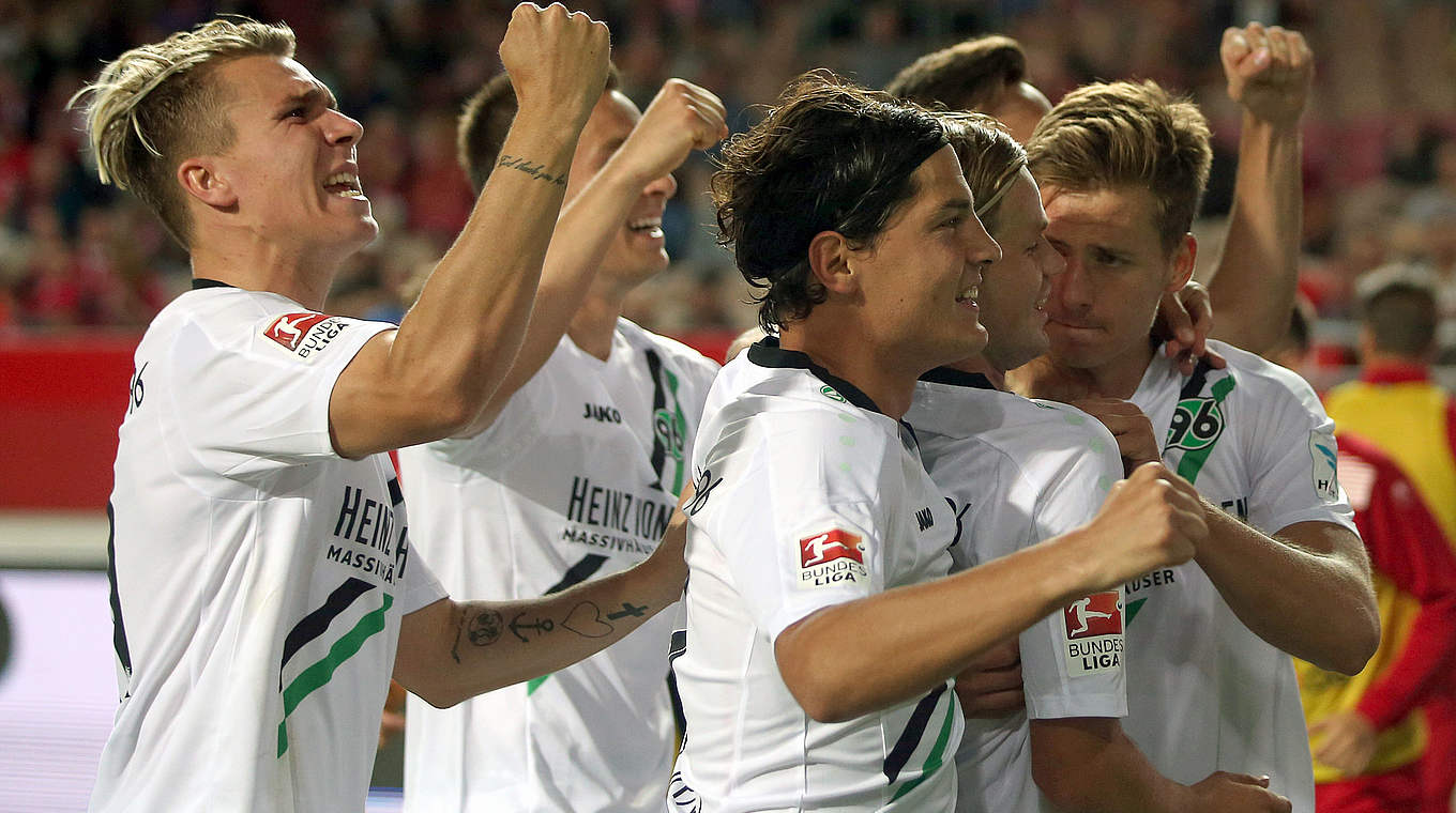 Ein guter Sart in die Saison: Hannover 96 feiert den Sieg. © 2016 Getty Images
