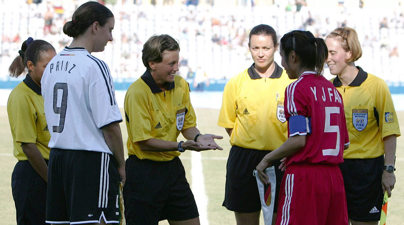 Da steht's noch 0:0 - am Ende siegen Prinz und die DFB-Frauen 2004 gegen China 8:0 © Getty Images