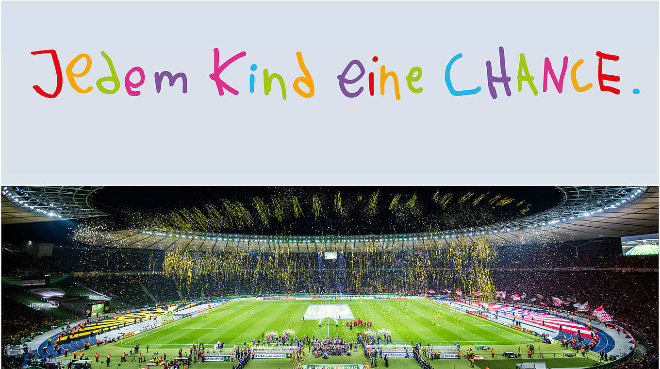 "Jedem Kind eine CHANCE": das Motto des Supercups 2016 zwischen BVB und Bayern © DFL/Getty Images