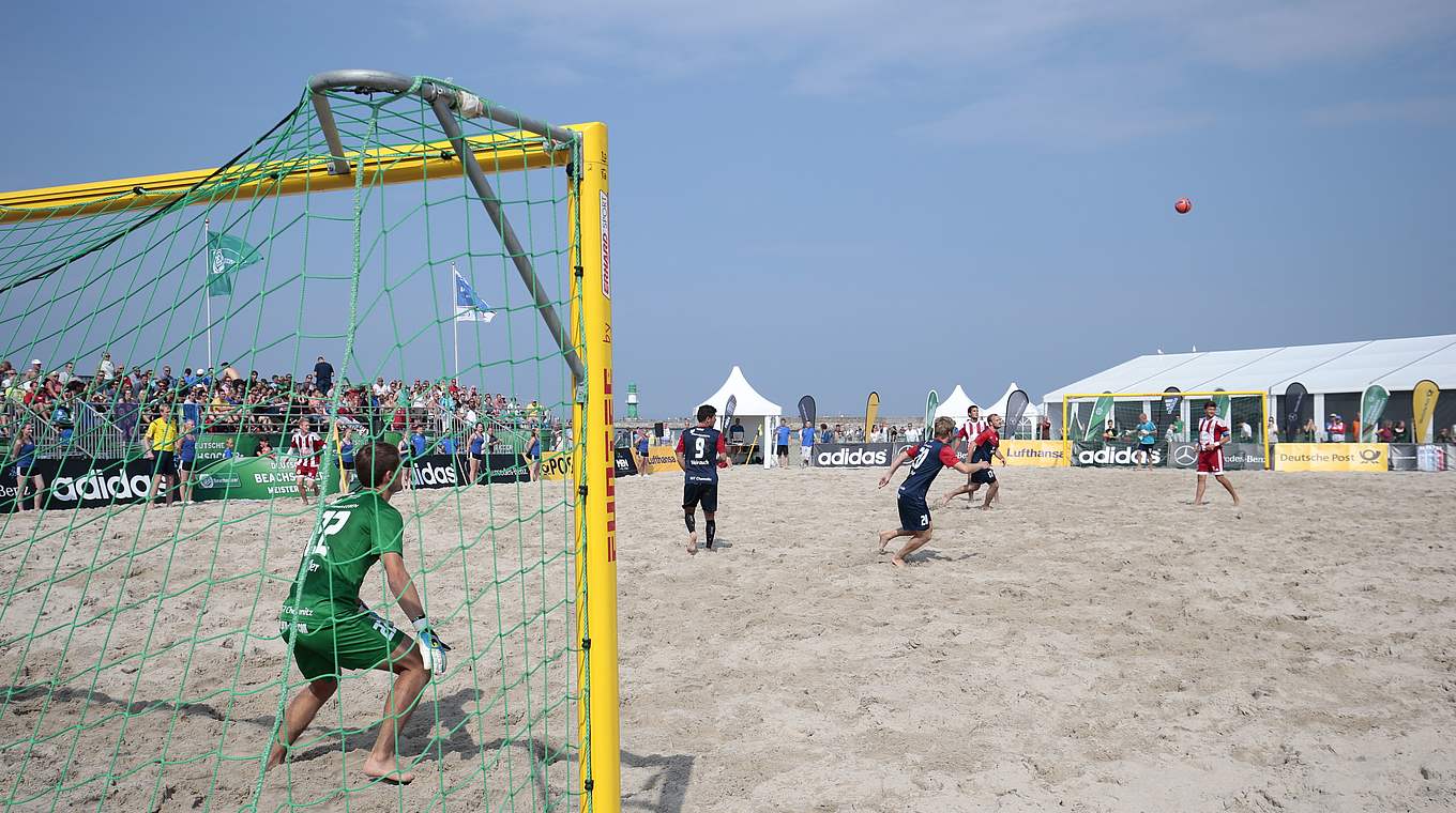 In Lauerstellung: In der Euro Beach Soccer League ist die deutsche Auswahl Neunter © 2015 Getty Images