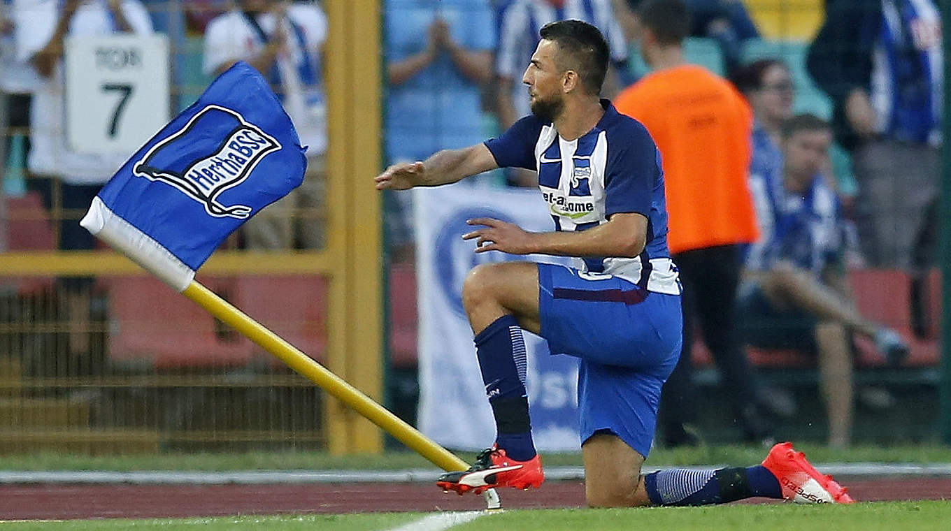 Beim 1:0-Erfolg im Hinspiel ist die Berliner Welt noch in Ordnung: Torschütze Ibisevic © 2016 Getty Images