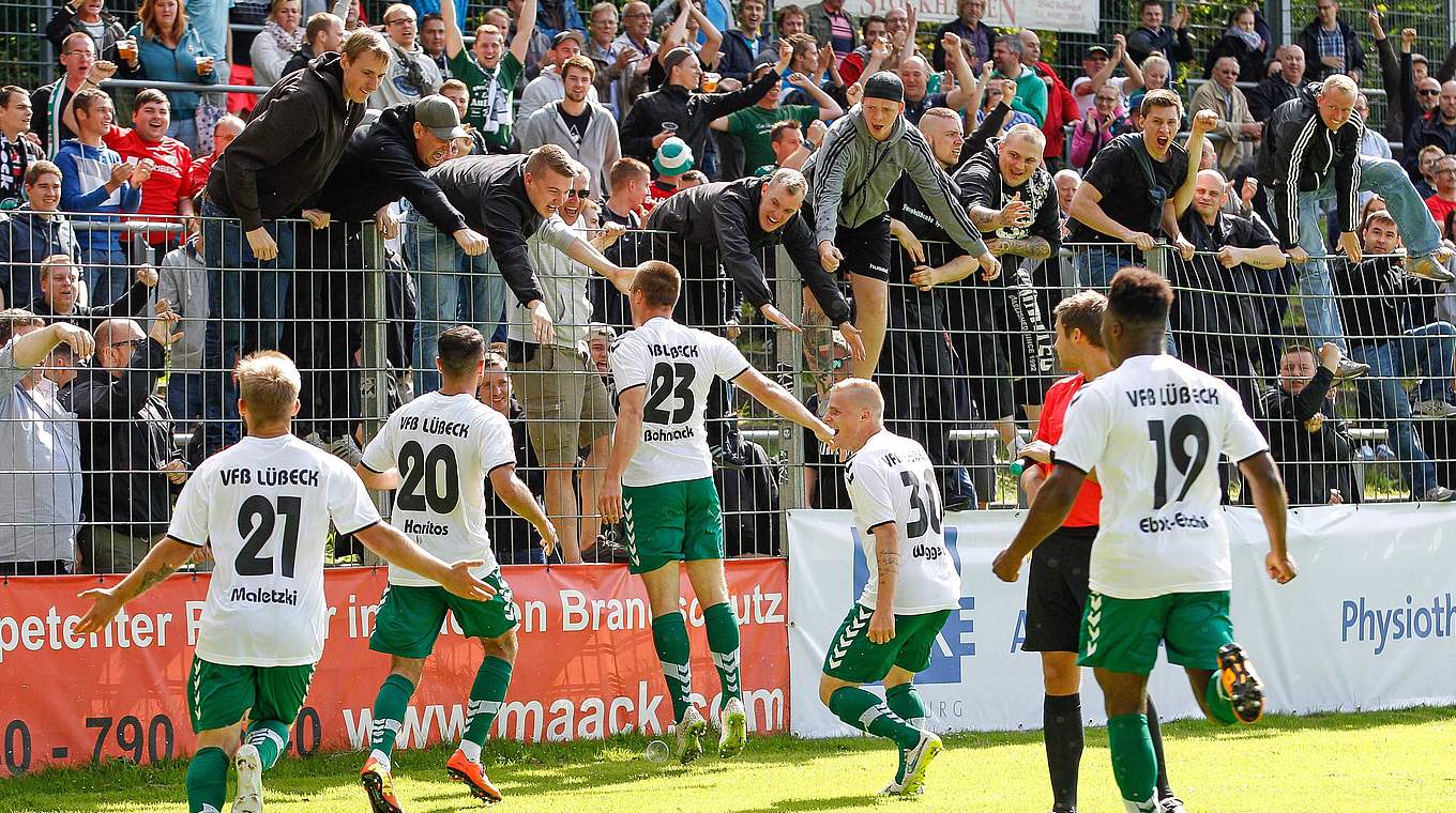 Auswärtssieg in Hamburg: Lübeck verteidigt seine Tabellenführung beim FC St. Pauli © imago/Manngold