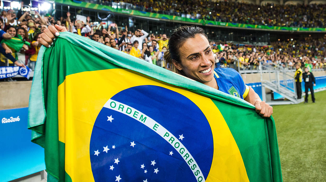 Im Fußball-Fieber: 52.500 Zuschauer feiern Brasiliens Sieg in Belo Horizonte © This content is subject to copyright.