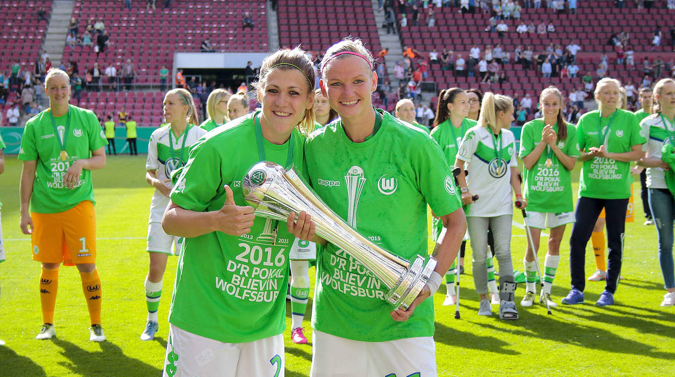 VfL Wolfsburg gewinnt den DFB-Pokal der Frauen: Luisa Wensing (l.) und Popp © imago/foto2press