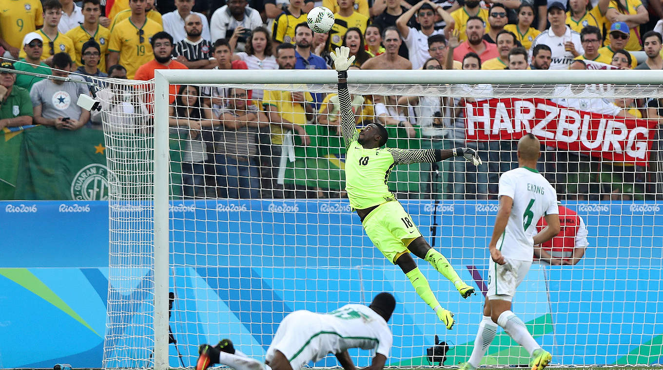 Rettet Nigeria vor einem früheren 0:2-Rückstand: Keeper Emmanuel Daniel © 2016 Getty Images