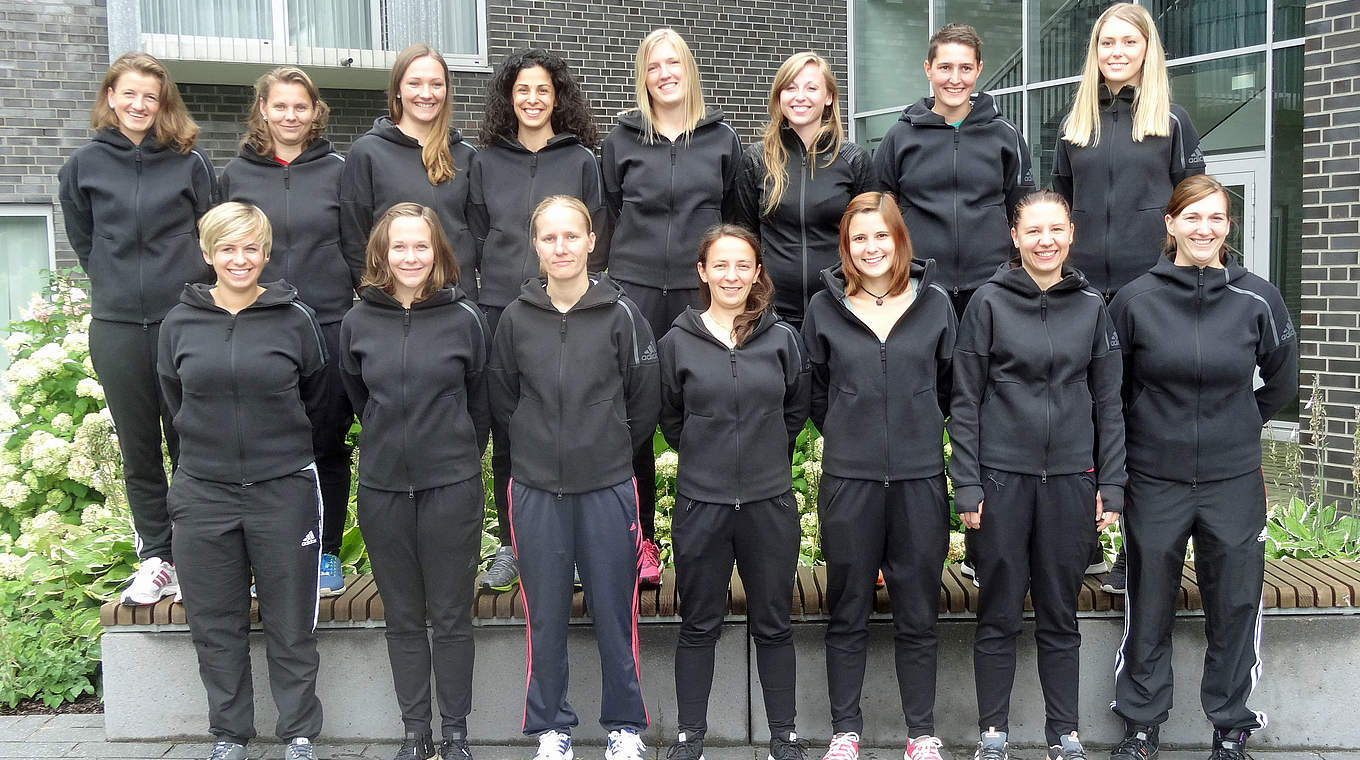 Gruppenbild vor der neuen Saison: die Schiedsrichter-Assistentinnen © DFB