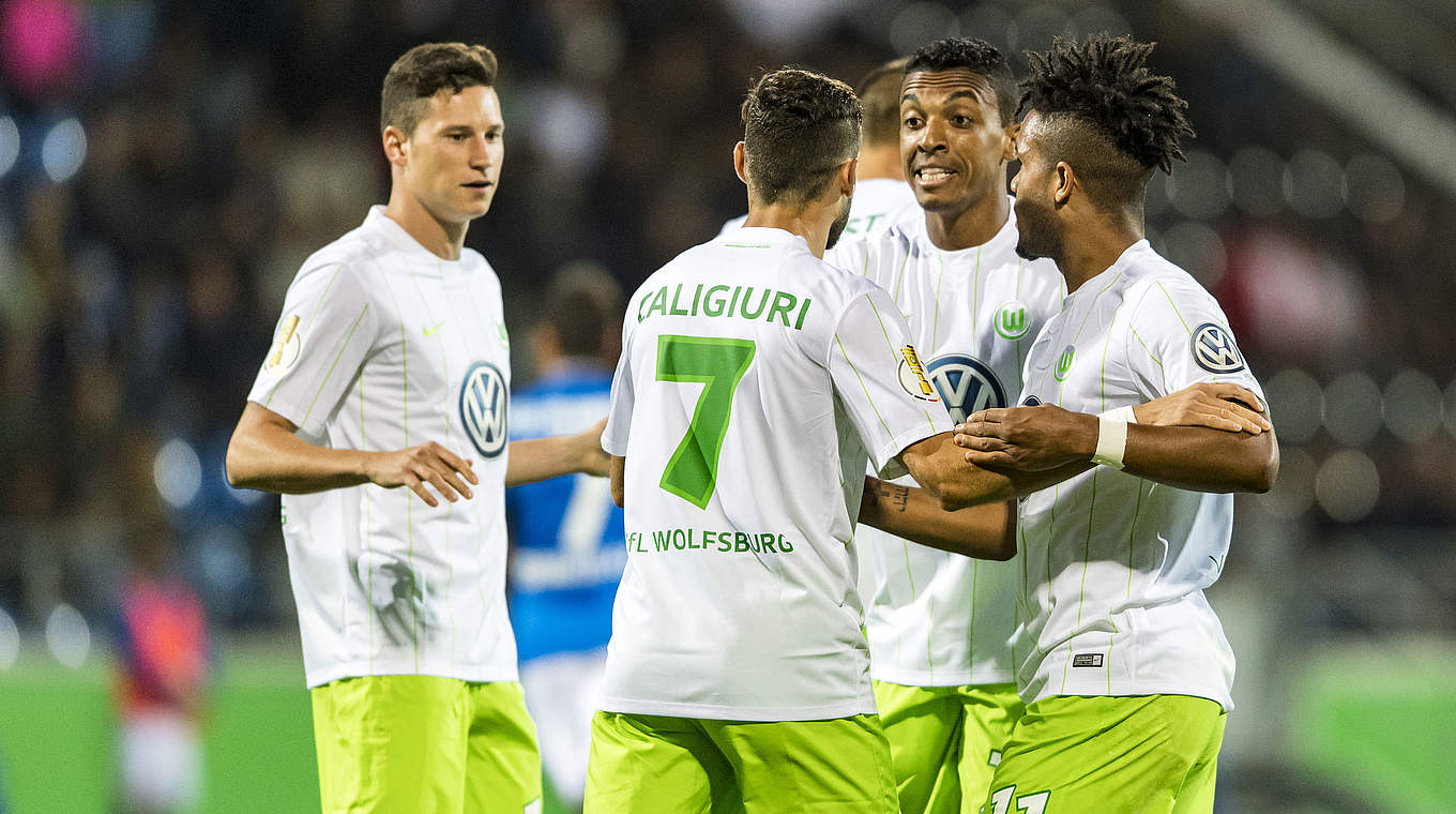 In Wolfsburgs Startelf in Frankfurt: Weltmeister Julian Draxler (l.) © 2016 Getty Images