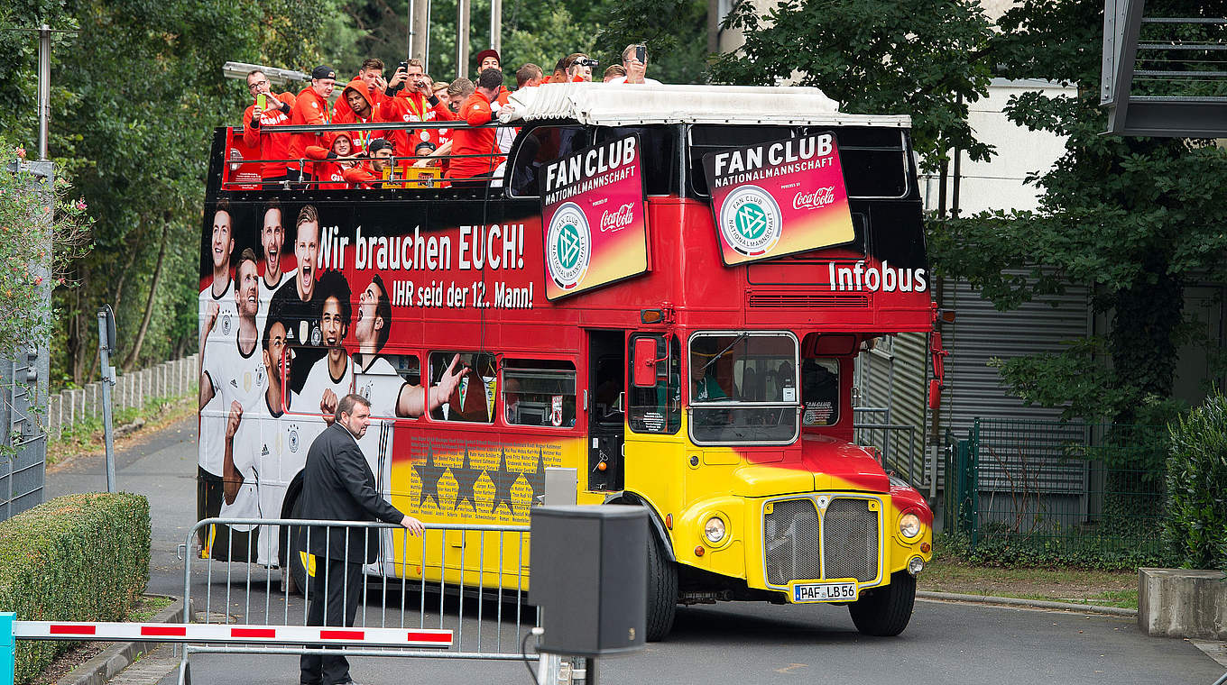 The Olympic team arrive in the Fan Club double-decker bus © Deniz Calagan