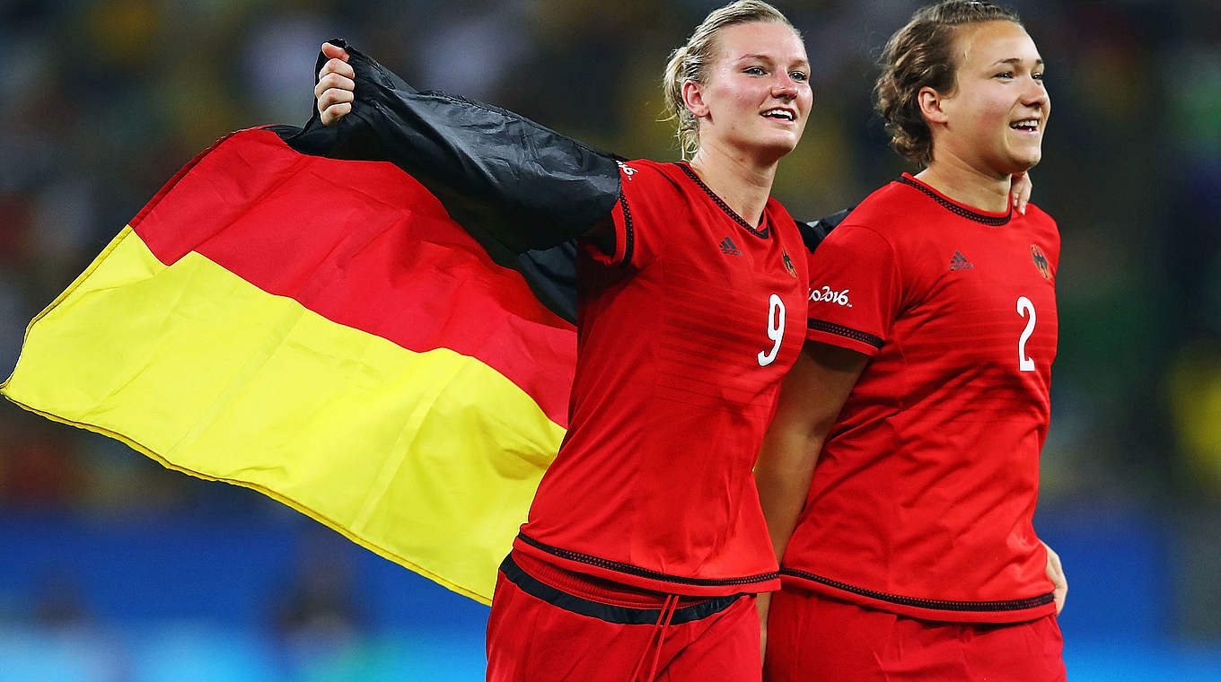 Zwei, die für Deutschland Gold holten: Alexandra Popp (l.) und Josephine Henning © 2016 Getty Images