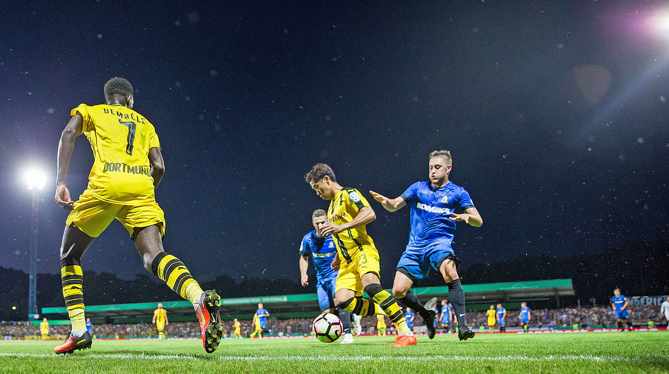 Gutes Spiel in Flutlichtatmosphäre: Trier gegen Dortmund © 2016 Getty Images