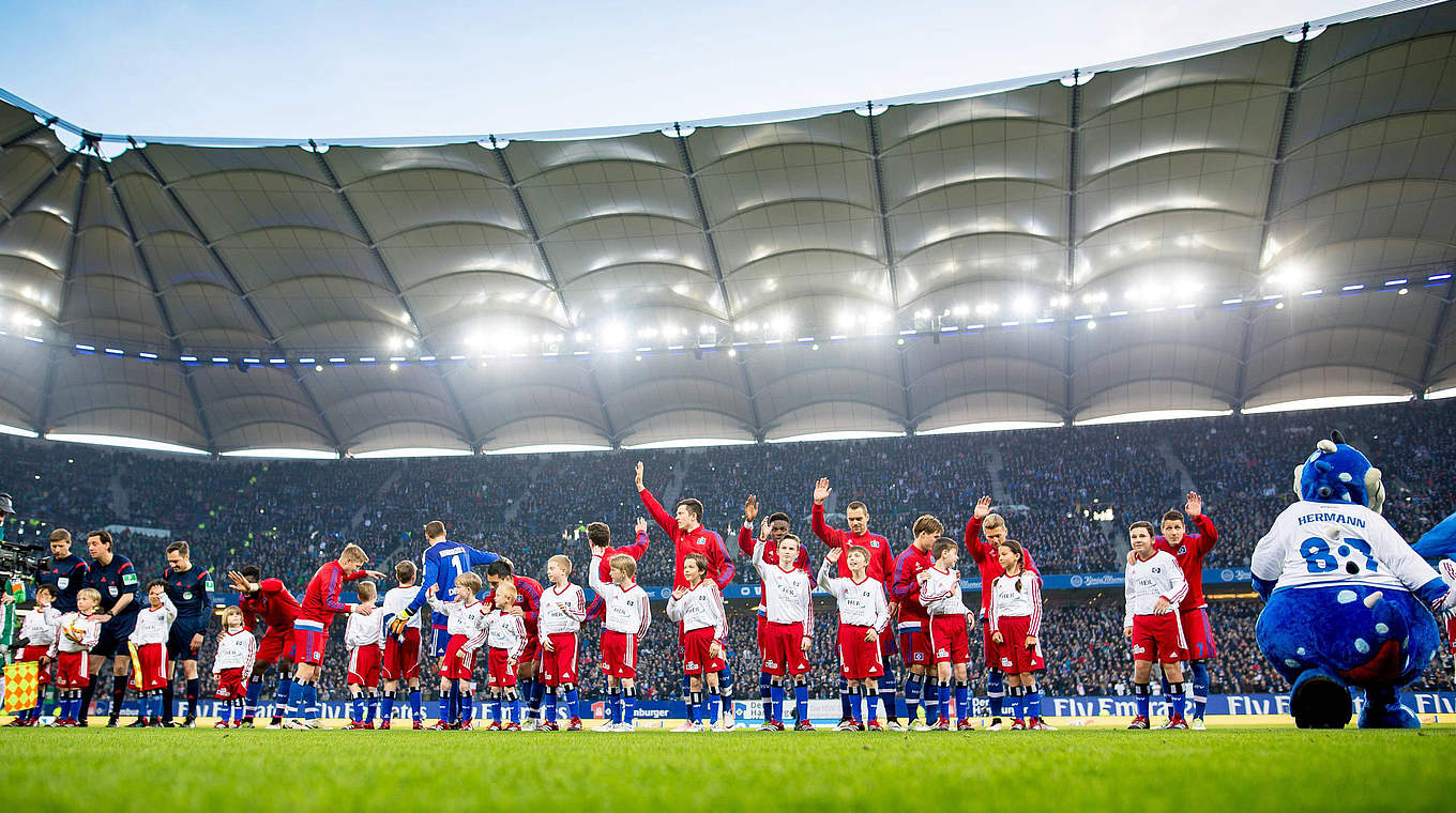 Absolviert als erster Bundesligist sein 900. Heimspiel: der "Liga-Dino" Hamburger SV © imago/Philipp Szyza