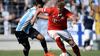 Derby-Zweikampf in München: Bayerns Niklas Dorsch (r.) gegen den Sechziger Jimmy Marton © imago/foto2press