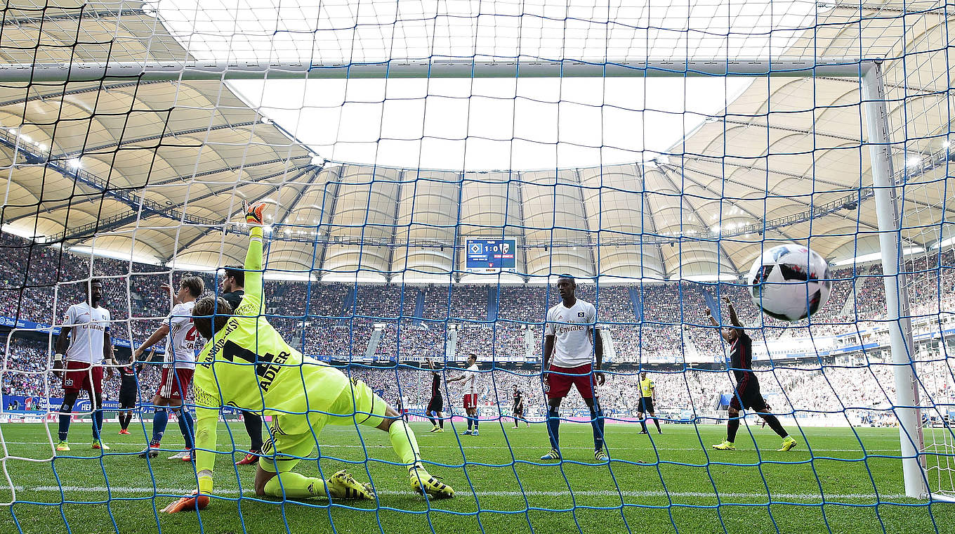 Am Ende hießt es Punkteteilung in Hamburg. In der 79. Minute schob Lukas Hinterseer den Ball zum 1:1 über die Linie. © 2016 Getty Images