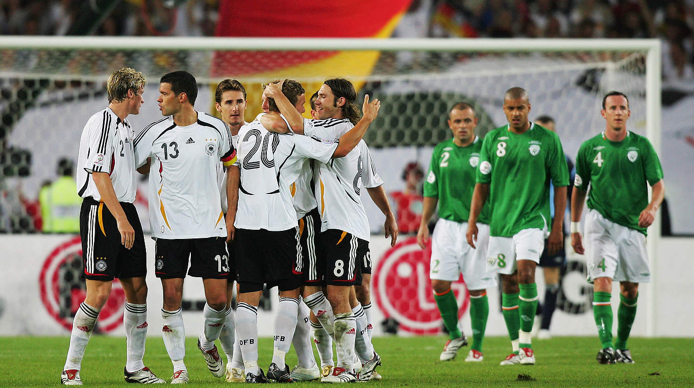 Zweites Spiel unter Löw, zweiter Sieg: Podolski schießt Deutschland zum 1:0 gegen Irland © 2006 Getty Images