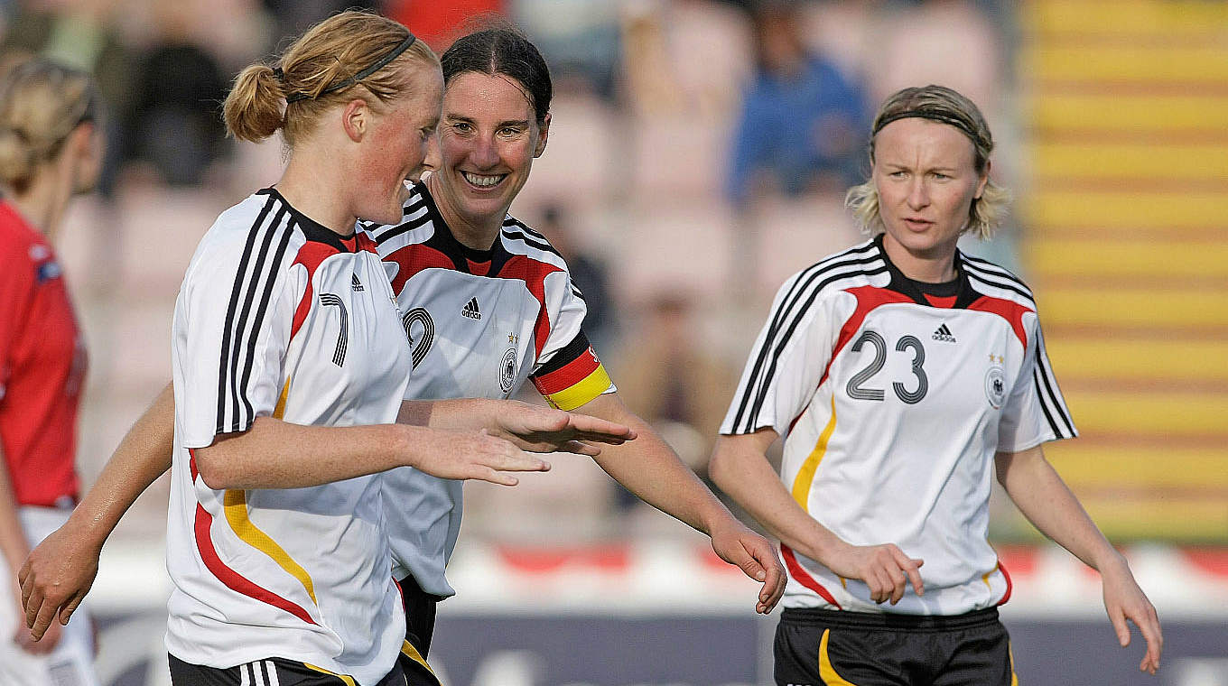 Im DFB-Team seit Januar 2005: Behringer (l.) spielte auch mit Rekordnationalspielerin Birgit Prinz © Getty Images