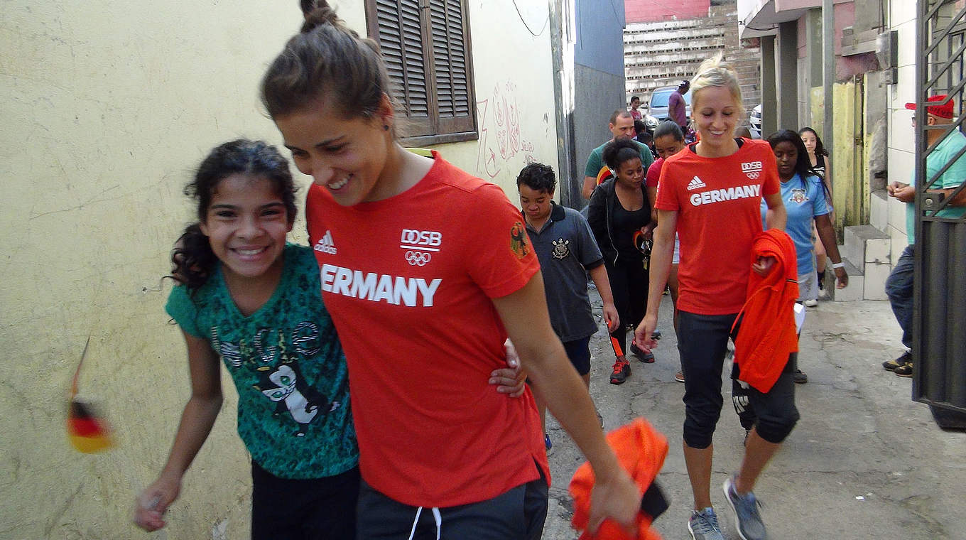 Weiß beim Favela-Besuch in São Paulo: "Es war schön, die Menschen kennenzulernen" © DFB