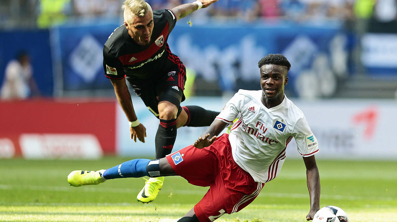 Verbissene Zweikämpfe in Hamburg: HSV verpasst den Heimsieg gegen Ingolstadt © Getty Images