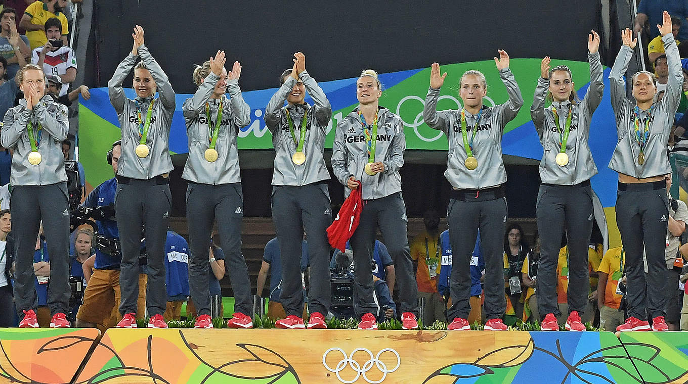 Goldmedaille als Krönung eines starken Auftritts: die Frauen-Nationalmannschaft © AFP/Getty Images