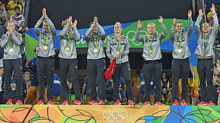 Goldmedaille als Krönung eines starken Auftritts: die Frauen-Nationalmannschaft © AFP/Getty Images
