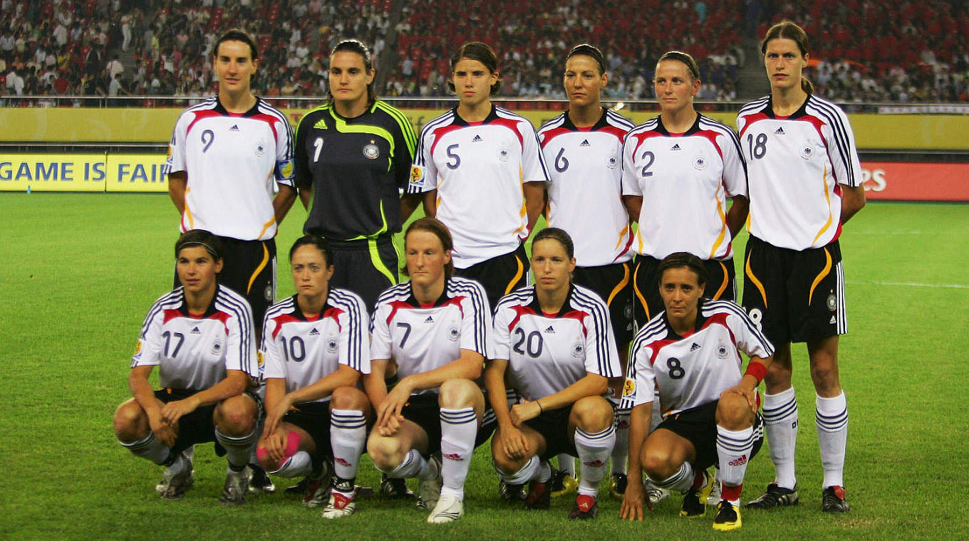 Stammspielerin beim WM-Titelgewinn 2007: Melanie Behringer (Nr.7) vor dem Spiel gegen Japan © Getty Images