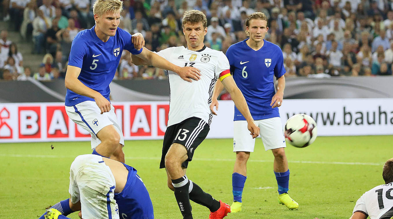 After Schweinsteiger was subbed off, Müller wore the captains armband © imago/Schüler